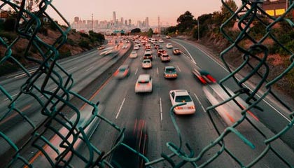 B体育(中国)官方网站-英超激烈争夺，豪门战火升腾