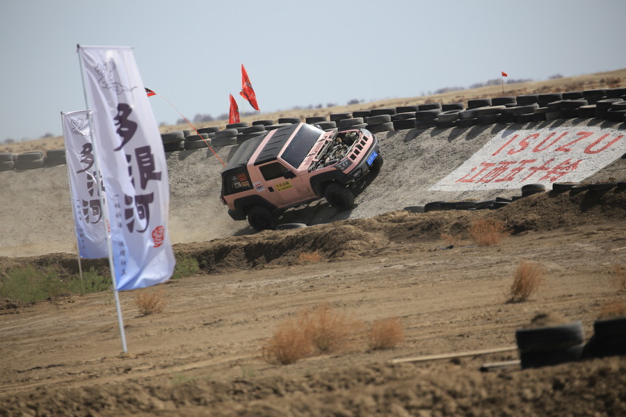 沙漠越野赛，挑战自然的壮丽征途的简单介绍