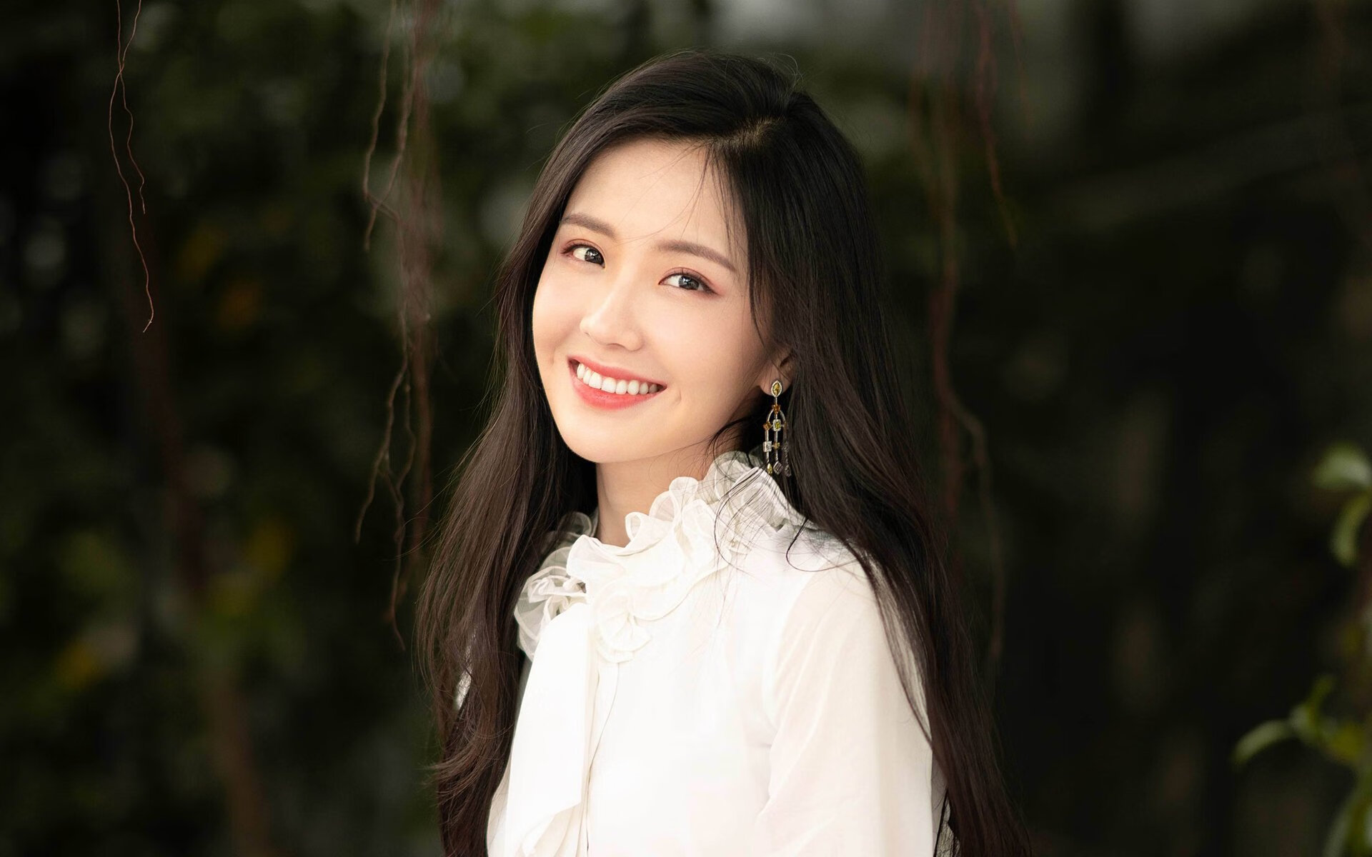 紧张关键的足球对决中球员发挥出色,足球对决图片