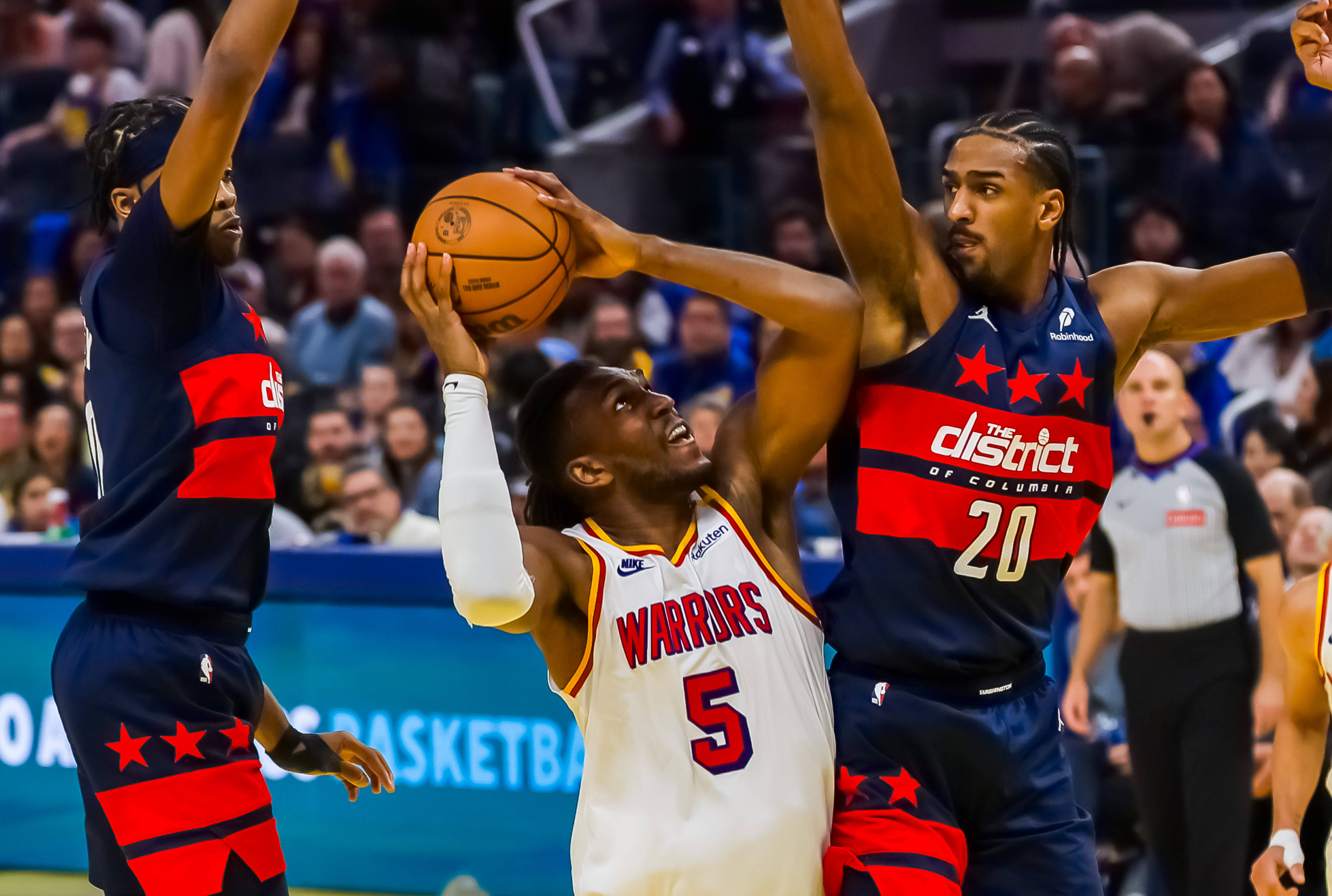 B体育官网：中国篮球运动员海外联赛表现，为国争光添彩的简单介绍