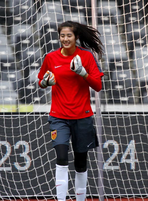 包含B体育APP:中国女足门将赵丽娜“明明可以靠脸吃饭，却偏要靠实力”！的词条