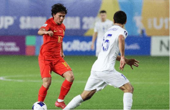 包含B体育APP：中国足球青训新突破，年轻球员崭露头角的词条