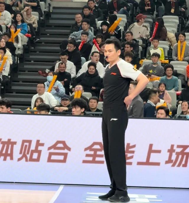 关于B体育官网:中国篮球裁判:公正执法,维护比赛公平,提升职业素养的信息 关于B体育官网:中国篮球裁判:公正执法,维护比赛公平,提升职业素养的信息